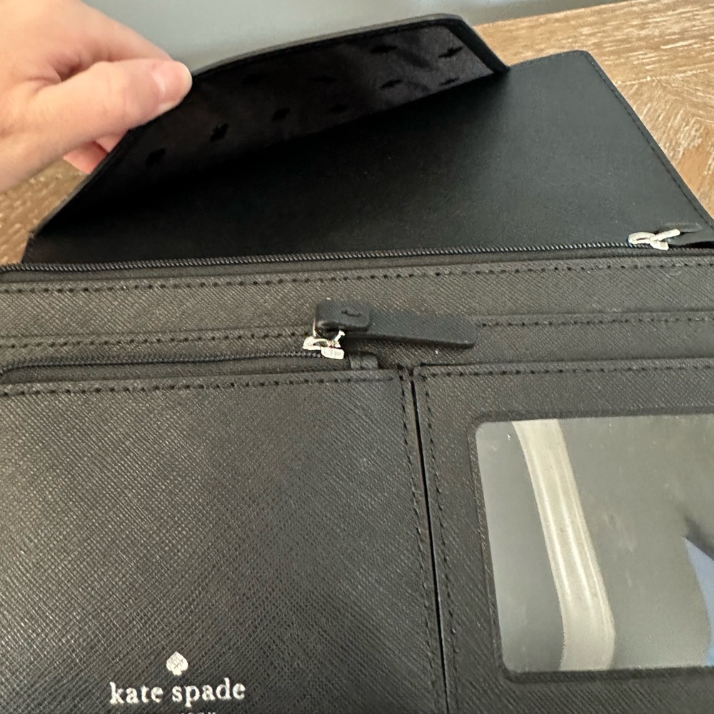 Large Kate spade wallet - Picture 2 of 6
